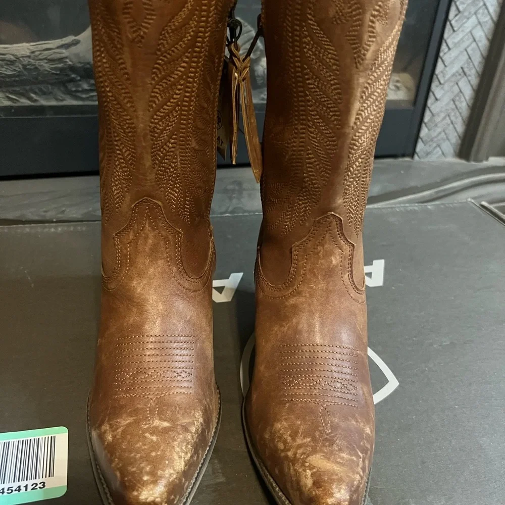 Ariat Brown Heeled Boots with Classic Western Style - Picture 10 of 17